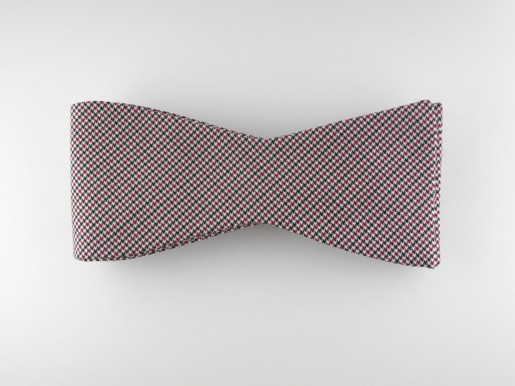 Bow Tie, Puppytooth, Black/Red, Flat End - SuitedMan