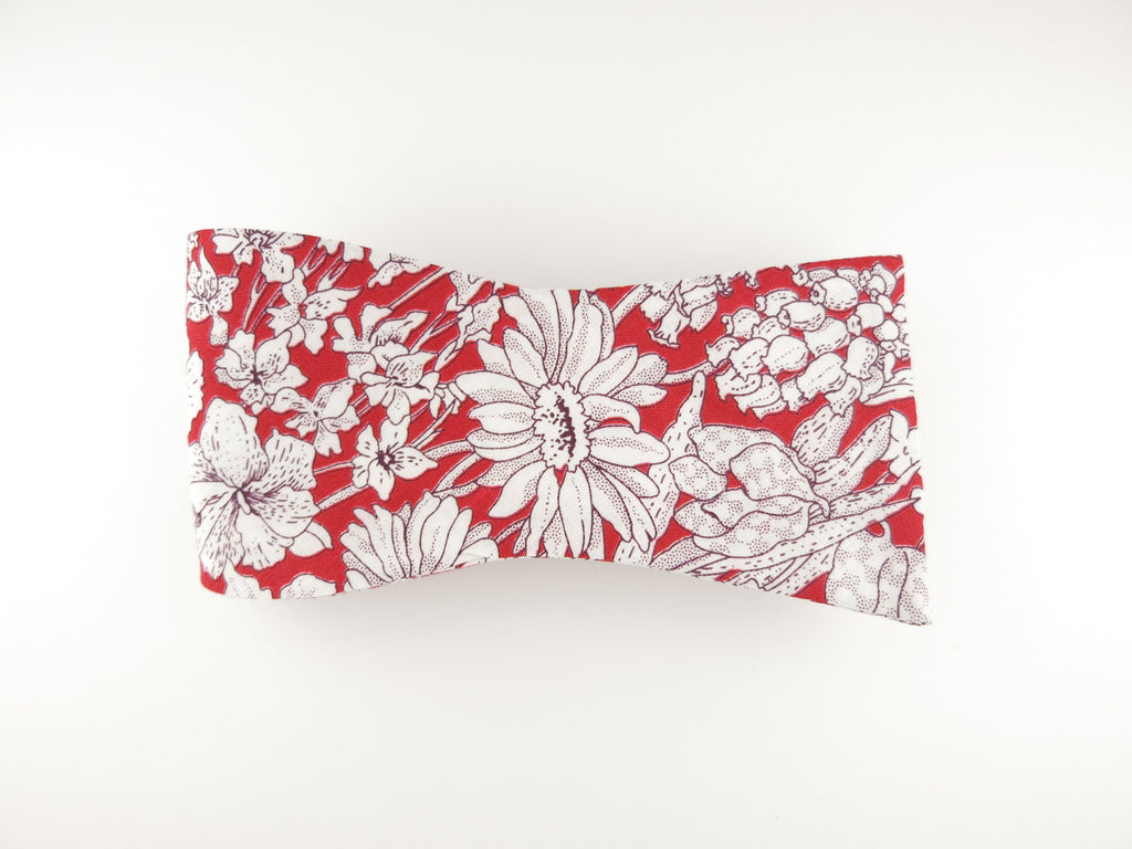 Floral Bow Tie, White/Red Floral, Flat End - SuitedMan